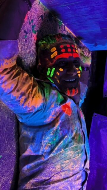 🎨Colori, luci e fantasia! Il re dei colori @messana.angelo torna sul set di @cosmicphotoatelier per la @boutiquedeicolori ✨

Photo by @auroragretaruggeri
Discover www.beCosmic.it

#shooting #photo #bologna #fun